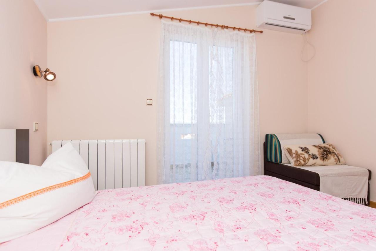 Apartments And Rooms With Parking Space Krk - 5294 Đảo Krk Ngoại thất bức ảnh